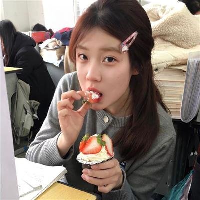 那女孩是谁